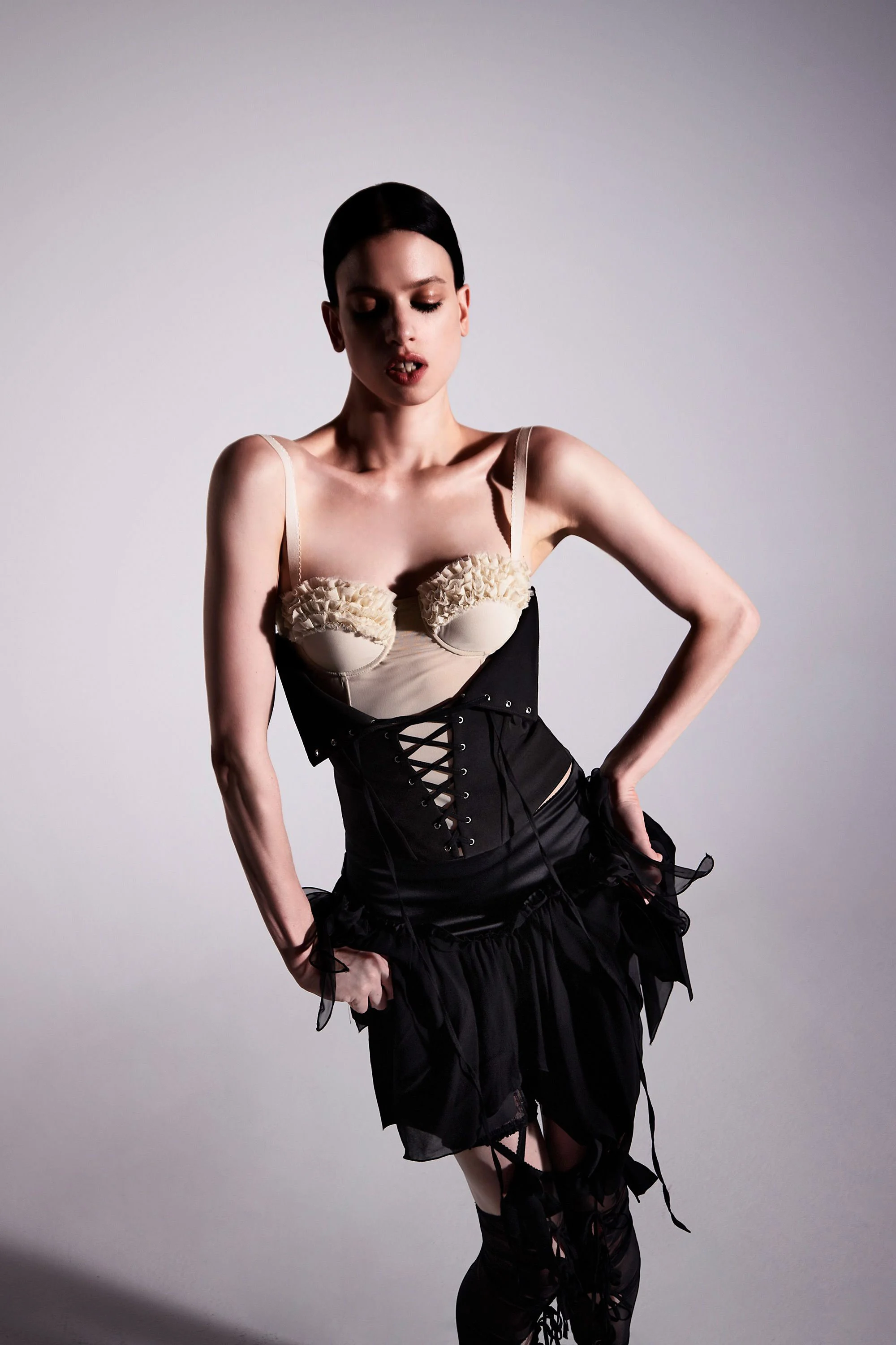 Aniye Records SS26 BUSTIER TEA